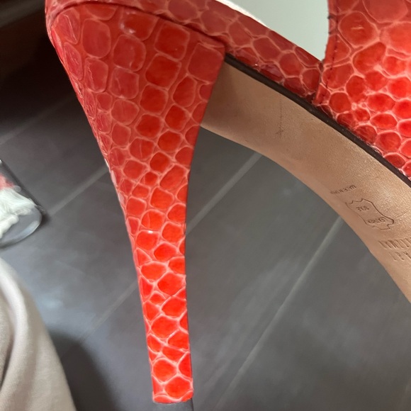 Stuart Weizmann 8M snake embossed open toe high heels, orange. - Picture 5 of 7